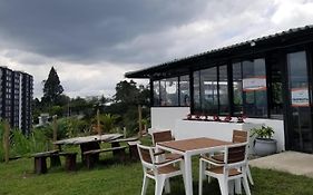 APARTAESTUDIO en el Norte de Armenia, en la via a Salento y Filandia Con parqueadero de carro